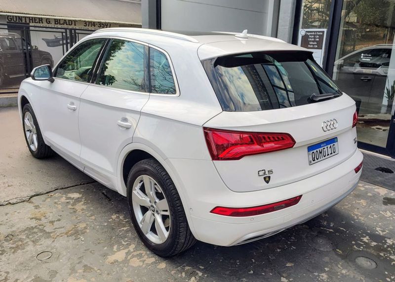 Audi Q5 Ambiente 2.0 TFSI Quattro S Tronic 2017/2018 RENNER AUTOMÓVEIS LAJEADO / Carros no Vale