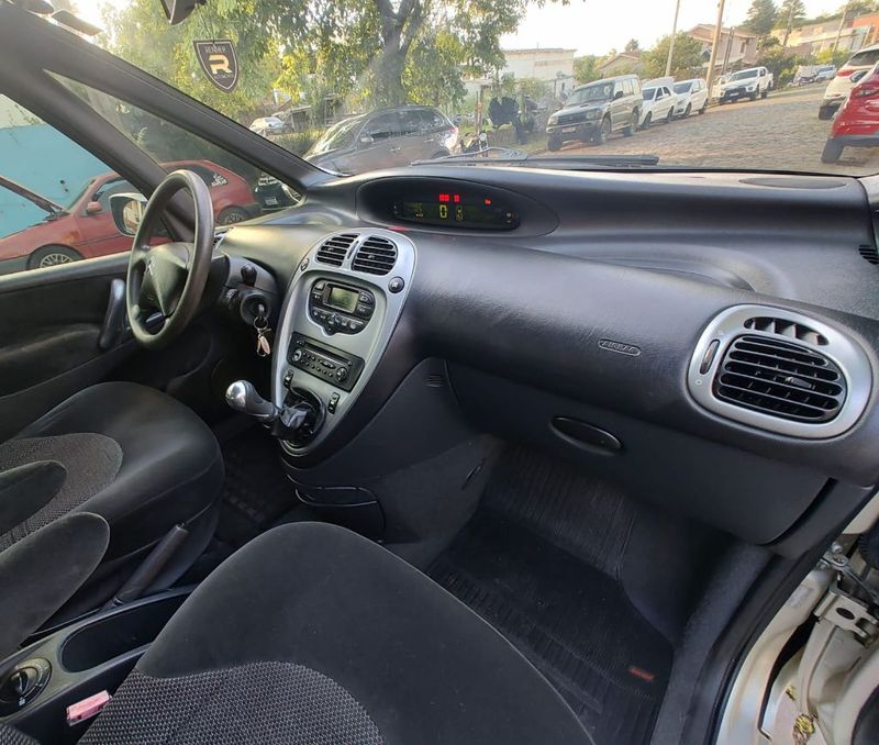 Citroen Xsara Picasso Exclus 1.6/ 16V 2011/2012 RENNER AUTOMÓVEIS LAJEADO / Carros no Vale
