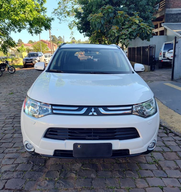 Mitsubishi OUTLANDER 3.0/ GT V6 2014/2015 RENNER AUTOMÓVEIS LAJEADO / Carros no Vale
