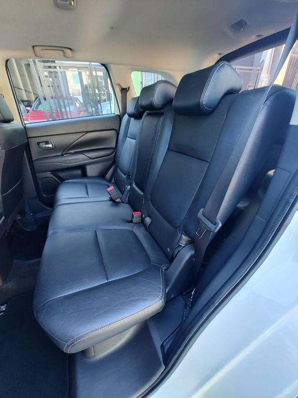Mitsubishi OUTLANDER 3.0/ GT V6 2014/2015 RENNER AUTOMÓVEIS LAJEADO / Carros no Vale
