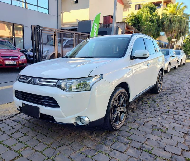 Mitsubishi OUTLANDER 3.0/ GT V6 2014/2015 RENNER AUTOMÓVEIS LAJEADO / Carros no Vale