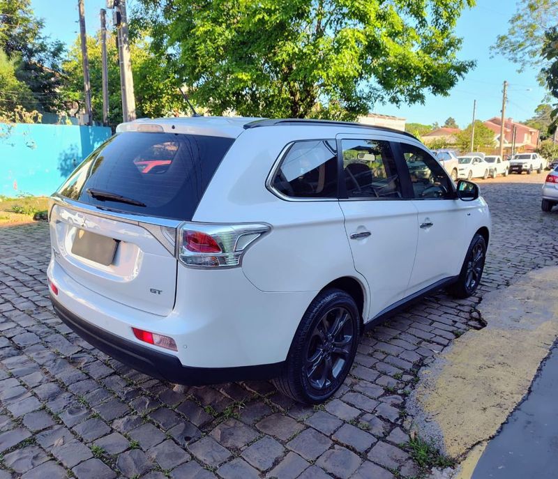 Mitsubishi OUTLANDER 3.0/ GT V6 2014/2015 RENNER AUTOMÓVEIS LAJEADO / Carros no Vale