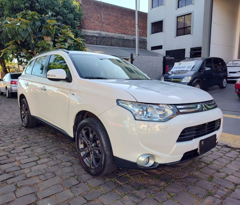 Mitsubishi OUTLANDER 3.0/ GT V6 2014/2015 RENNER AUTOMÓVEIS LAJEADO / Carros no Vale