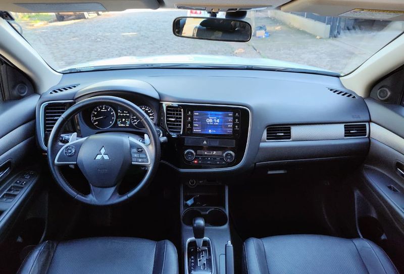 Mitsubishi OUTLANDER 3.0/ GT V6 2014/2015 RENNER AUTOMÓVEIS LAJEADO / Carros no Vale