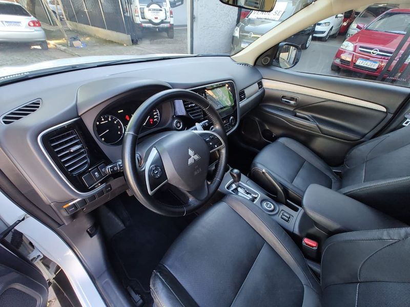 Mitsubishi OUTLANDER 3.0/ GT V6 2014/2015 RENNER AUTOMÓVEIS LAJEADO / Carros no Vale
