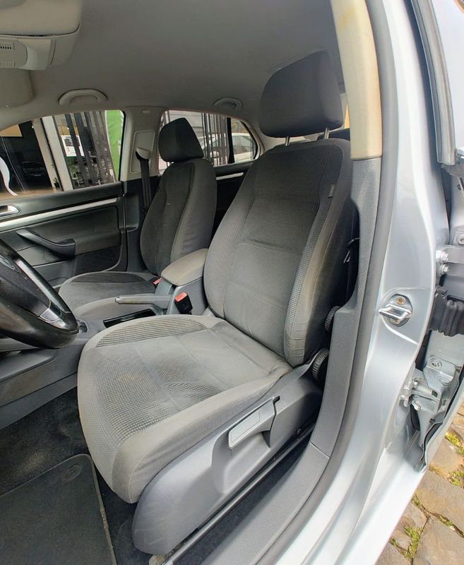 VOLKSWAGEN JETTA 2.5 20V 150/170cv Tiptronic 2008/2009 RENNER AUTOMÓVEIS LAJEADO / Carros no Vale VOLKSWAGEN JETTA 2.5 20V 150/170cv Tiptronic 2008/2009 RENNER AUTOMÓVEIS LAJEADO / Carros no Vale