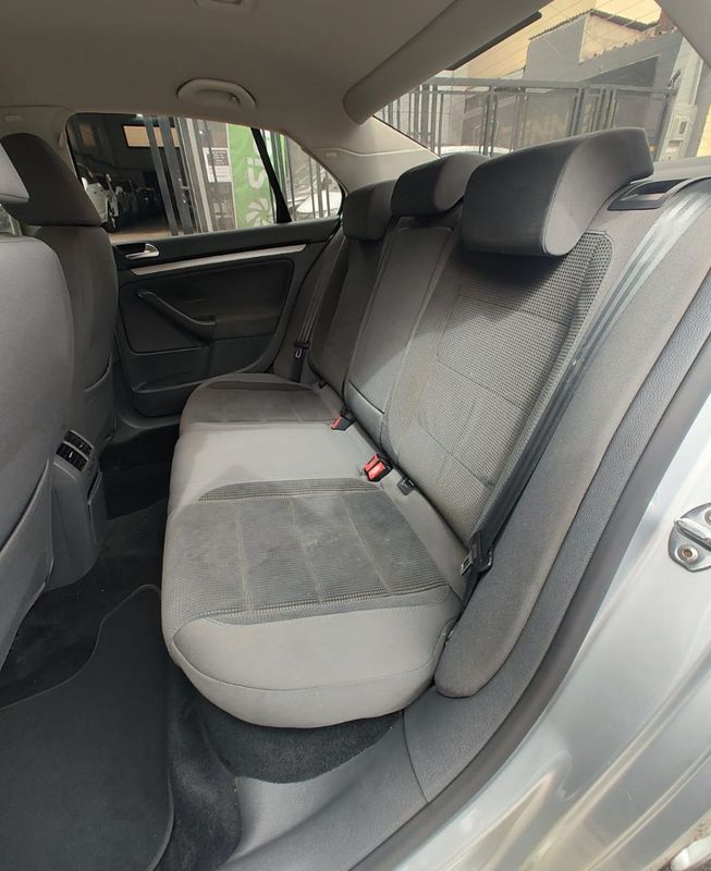 VOLKSWAGEN JETTA 2.5 20V 150/170cv Tiptronic 2008/2009 RENNER AUTOMÓVEIS LAJEADO / Carros no Vale VOLKSWAGEN JETTA 2.5 20V 150/170cv Tiptronic 2008/2009 RENNER AUTOMÓVEIS LAJEADO / Carros no Vale