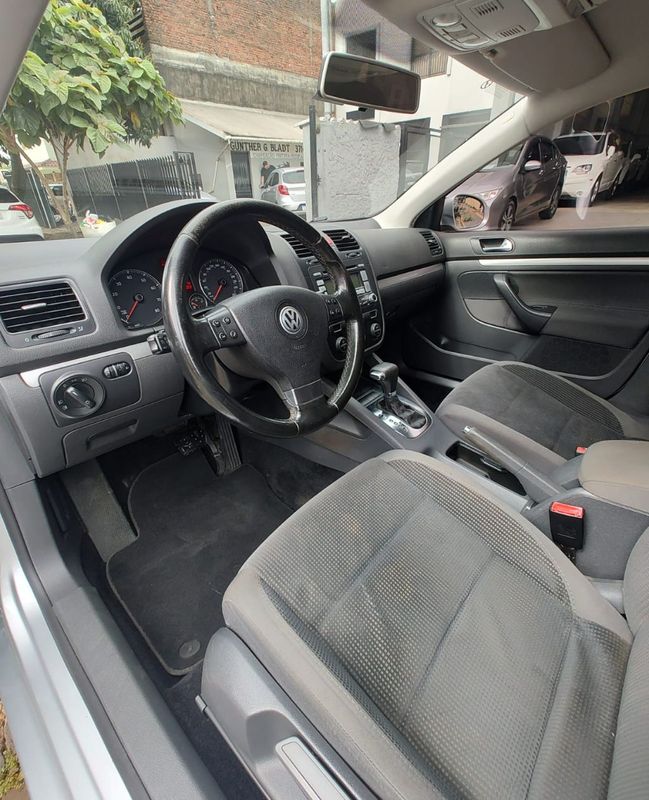 VOLKSWAGEN JETTA 2.5 20V 150/170cv Tiptronic 2008/2009 RENNER AUTOMÓVEIS LAJEADO / Carros no Vale VOLKSWAGEN JETTA 2.5 20V 150/170cv Tiptronic 2008/2009 RENNER AUTOMÓVEIS LAJEADO / Carros no Vale