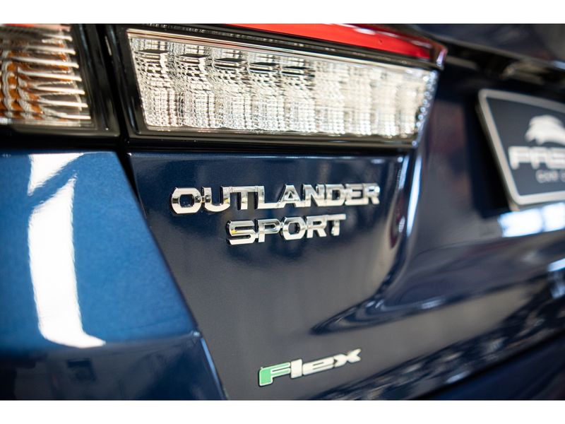 MITSUBISHI OUTLANDER 2.0 MIVEC HPE 2021/2022 PASTORE CAR COLLECTION BENTO GONÇALVES / Carros no Vale