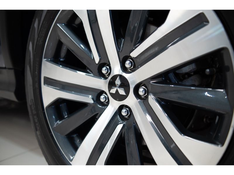 MITSUBISHI OUTLANDER 2.0 MIVEC HPE 2021/2022 PASTORE CAR COLLECTION BENTO GONÇALVES / Carros no Vale