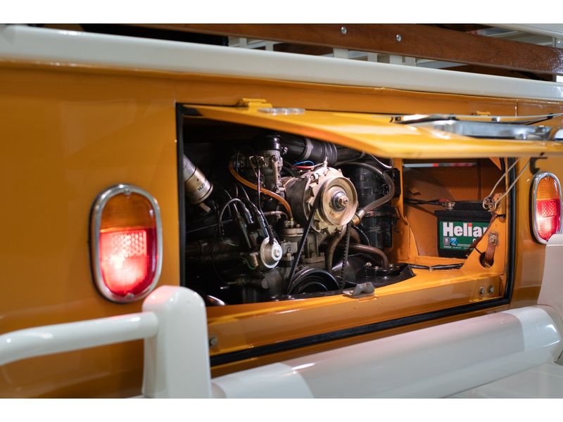 VOLKSWAGEN KOMBI 1.5 LUXO 8V 3P 1973/1973 PASTORE CAR COLLECTION BENTO GONÇALVES / Carros no Vale VOLKSWAGEN KOMBI 1.5 LUXO 8V 3P 1973/1973 PASTORE CAR COLLECTION BENTO GONÇALVES / Carros no Vale