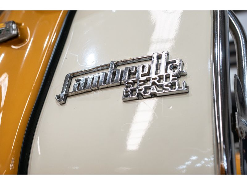 VOLKSWAGEN KOMBI 1.5 LUXO 8V 3P 1973/1973 PASTORE CAR COLLECTION BENTO GONÇALVES / Carros no Vale VOLKSWAGEN KOMBI 1.5 LUXO 8V 3P 1973/1973 PASTORE CAR COLLECTION BENTO GONÇALVES / Carros no Vale