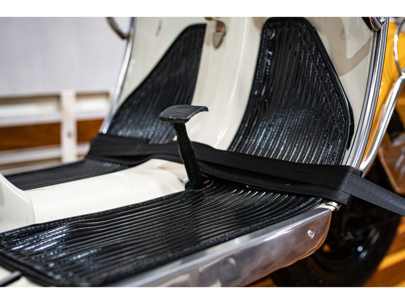 VOLKSWAGEN KOMBI 1.5 LUXO 8V 3P 1973/1973 PASTORE CAR COLLECTION BENTO GONÇALVES / Carros no Vale VOLKSWAGEN KOMBI 1.5 LUXO 8V 3P 1973/1973 PASTORE CAR COLLECTION BENTO GONÇALVES / Carros no Vale