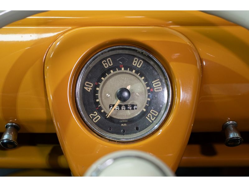 VOLKSWAGEN KOMBI 1.5 LUXO 8V 3P 1973/1973 PASTORE CAR COLLECTION BENTO GONÇALVES / Carros no Vale VOLKSWAGEN KOMBI 1.5 LUXO 8V 3P 1973/1973 PASTORE CAR COLLECTION BENTO GONÇALVES / Carros no Vale