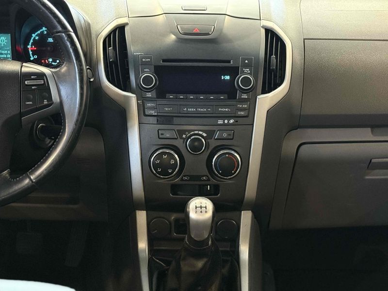 CHEVROLET S10 2.4 MPFI LT 4X2 CD 8V 2012/2013 LEHMEN VEÍCULOS VENÂNCIO AIRES / Carros no Vale CHEVROLET S10 2.4 MPFI LT 4X2 CD 8V 2012/2013 LEHMEN VEÍCULOS VENÂNCIO AIRES / Carros no Vale