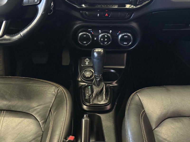 FIAT TORO 1.8 16V EVO FREEDOM AT6 2016/2017 LEHMEN VEÍCULOS VENÂNCIO AIRES / Carros no Vale