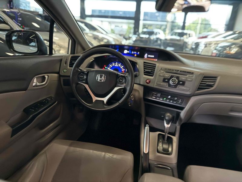 HONDA CIVIC 2.0 LXR 16V 2013/2014 LEHMEN VEÍCULOS VENÂNCIO AIRES / Carros no Vale