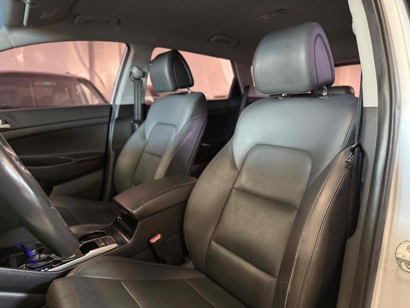 HYUNDAI TUCSON 1.6 16V T-GDI GL ECOSHIFT 2017/2018 LEHMEN VEÍCULOS VENÂNCIO AIRES / Carros no Vale