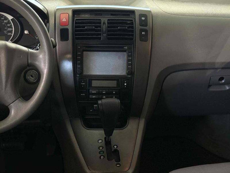 HYUNDAI TUCSON 2.0 MPFI GLS 16V 143CV 2WD 2013/2014 LEHMEN VEÍCULOS VENÂNCIO AIRES / Carros no Vale