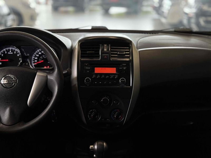NISSAN VERSA 1.6 16V FLEXSTART SV XTRONIC 2017/2018 LEHMEN VEÍCULOS VENÂNCIO AIRES / Carros no Vale