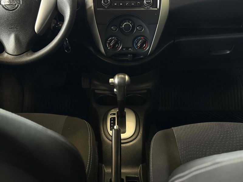 NISSAN VERSA 1.6 16V FLEXSTART SV XTRONIC 2017/2018 LEHMEN VEÍCULOS VENÂNCIO AIRES / Carros no Vale