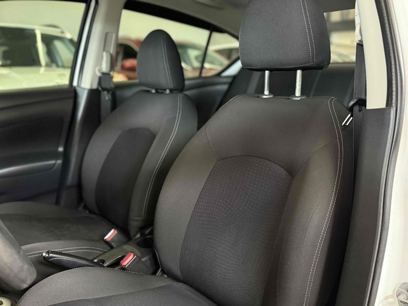 NISSAN VERSA 1.6 16V FLEXSTART SV XTRONIC 2017/2018 LEHMEN VEÍCULOS VENÂNCIO AIRES / Carros no Vale