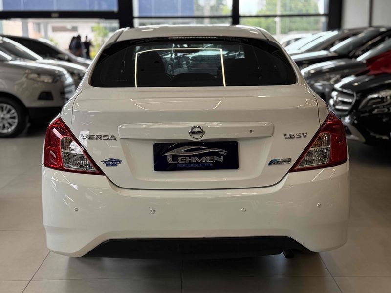 NISSAN VERSA 1.6 16V FLEXSTART SV XTRONIC 2017/2018 LEHMEN VEÍCULOS VENÂNCIO AIRES / Carros no Vale