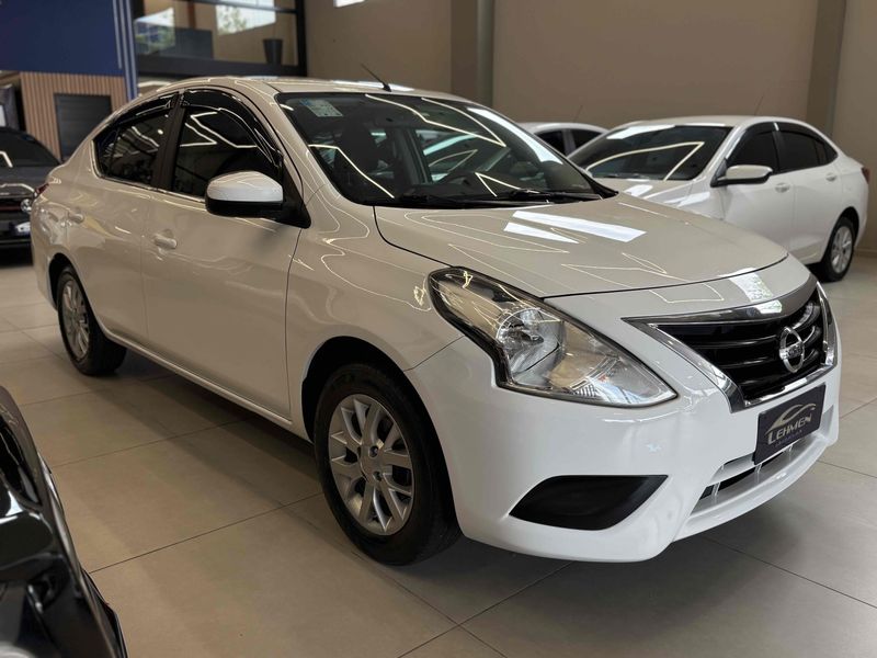 NISSAN VERSA 1.6 16V FLEXSTART SV XTRONIC 2017/2018 LEHMEN VEÍCULOS VENÂNCIO AIRES / Carros no Vale