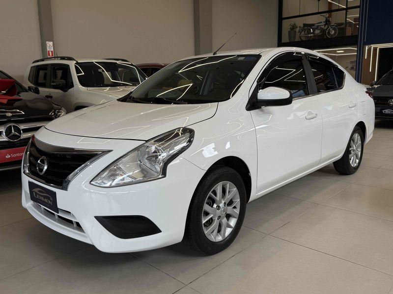 NISSAN VERSA 1.6 16V FLEXSTART SV XTRONIC 2017/2018 LEHMEN VEÍCULOS VENÂNCIO AIRES / Carros no Vale