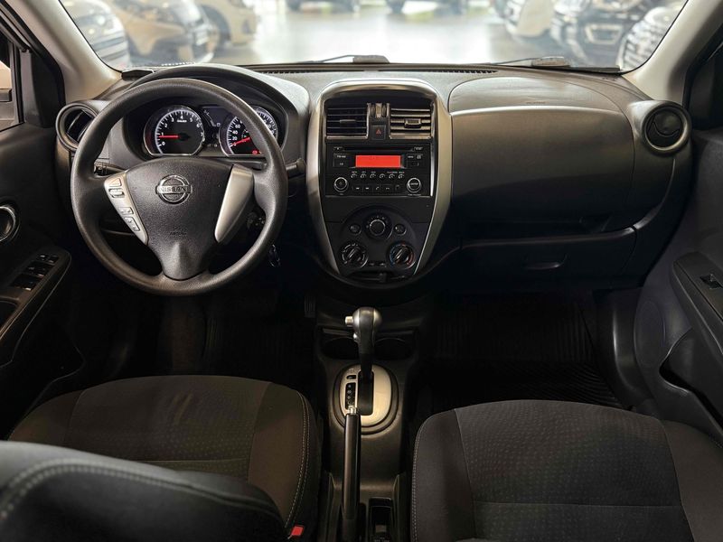 NISSAN VERSA 1.6 16V FLEXSTART SV XTRONIC 2017/2018 LEHMEN VEÍCULOS VENÂNCIO AIRES / Carros no Vale