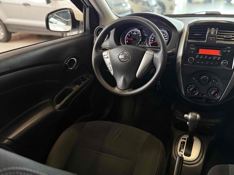 NISSAN VERSA 1.6 16V FLEXSTART SV XTRONIC 2017/2018 LEHMEN VEÍCULOS VENÂNCIO AIRES / Carros no Vale