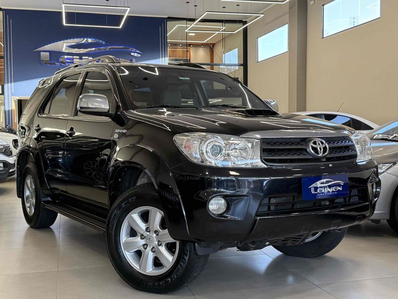 TOYOTA HILUX SW4 3.0 SRV 4X4 7 LUGARES 16V TURBO INTERCOOLER 2010/2010 LEHMEN VEÍCULOS VENÂNCIO AIRES / Carros no Vale