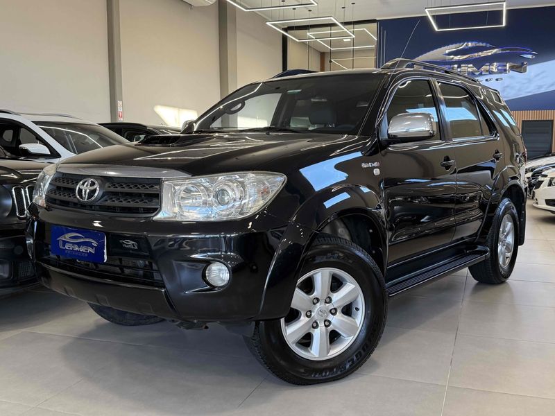 TOYOTA HILUX SW4 3.0 SRV 4X4 7 LUGARES 16V TURBO INTERCOOLER 2010/2010 LEHMEN VEÍCULOS VENÂNCIO AIRES / Carros no Vale