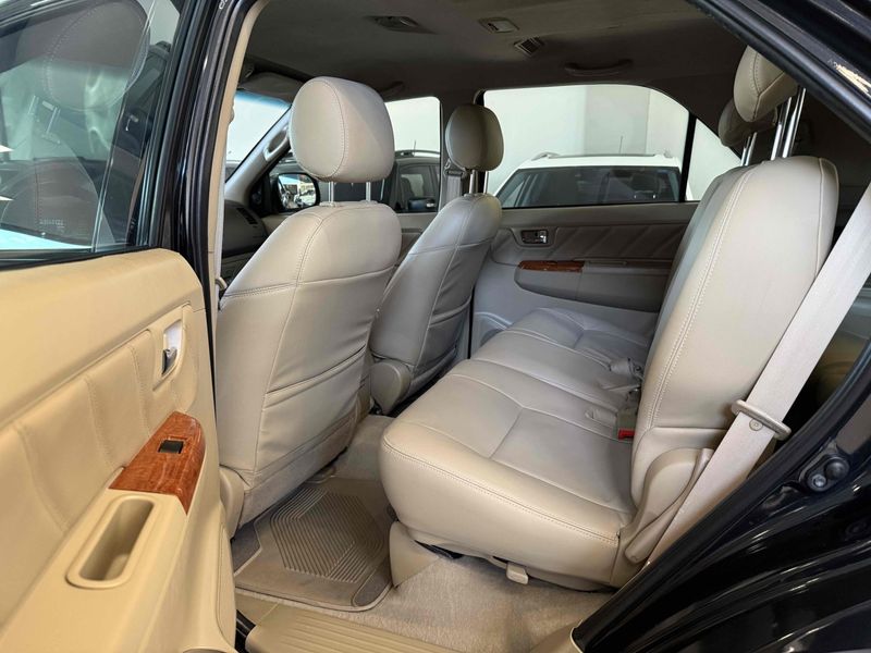 TOYOTA HILUX SW4 3.0 SRV 4X4 7 LUGARES 16V TURBO INTERCOOLER 2010/2010 LEHMEN VEÍCULOS VENÂNCIO AIRES / Carros no Vale