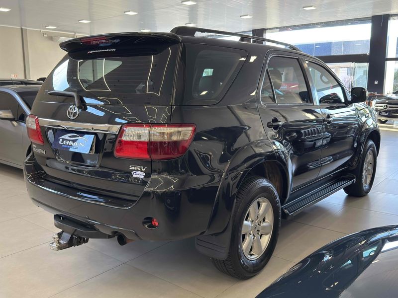 TOYOTA HILUX SW4 3.0 SRV 4X4 7 LUGARES 16V TURBO INTERCOOLER 2010/2010 LEHMEN VEÍCULOS VENÂNCIO AIRES / Carros no Vale