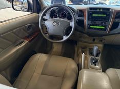 TOYOTA HILUX SW4 3.0 SRV 4X4 7 LUGARES 16V TURBO INTERCOOLER 2010/2010 LEHMEN VEÍCULOS VENÂNCIO AIRES / Carros no Vale