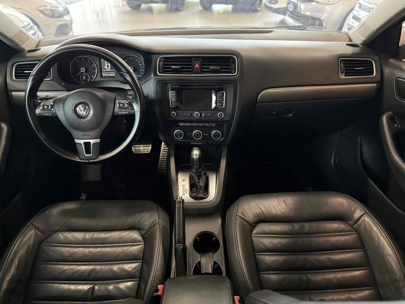 VOLKSWAGEN JETTA 2.0 TSI HIGHLINE 211CV TIPTRONIC 2013/2013 LEHMEN VEÍCULOS VENÂNCIO AIRES / Carros no Vale