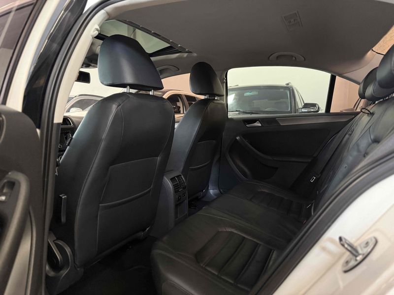 VOLKSWAGEN JETTA 2.0 TSI HIGHLINE 211CV TIPTRONIC 2013/2013 LEHMEN VEÍCULOS VENÂNCIO AIRES / Carros no Vale