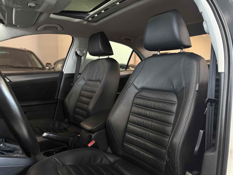VOLKSWAGEN JETTA 2.0 TSI HIGHLINE 211CV TIPTRONIC 2013/2013 LEHMEN VEÍCULOS VENÂNCIO AIRES / Carros no Vale
