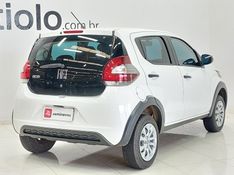 Fiat MOBI 1.0 EVO FLEX LIKE MANUAL 2023/2024 BETIOLO NOVOS E SEMINOVOS LAJEADO / Carros no Vale