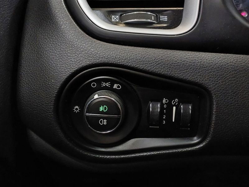 JEEP RENEGADE 1.8 16V FLEX SPORT 4P AUTOMÁTICO 2020/2021 BETIOLO NOVOS E SEMINOVOS LAJEADO / Carros no Vale JEEP RENEGADE 1.8 16V FLEX SPORT 4P AUTOMÁTICO 2020/2021 BETIOLO NOVOS E SEMINOVOS LAJEADO / Carros no Vale