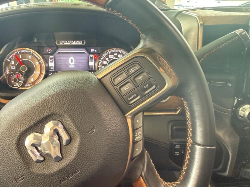 Ram 3500 6.7 I6 TURBO DIESEL LIMITED LONGHORN CD 4X4 AUTOMÁTICO 2022/2022 BETIOLO NOVOS E SEMINOVOS LAJEADO / Carros no Vale Ram 3500 6.7 I6 TURBO DIESEL LIMITED LONGHORN CD 4X4 AUTOMÁTICO 2022/2022 BETIOLO NOVOS E SEMINOVOS LAJEADO / Carros no Vale