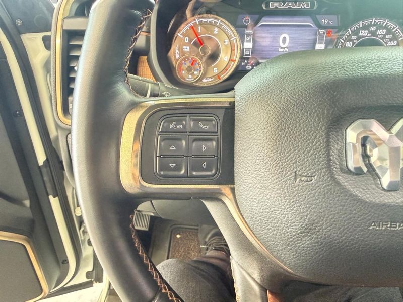 Ram 3500 6.7 I6 TURBO DIESEL LIMITED LONGHORN CD 4X4 AUTOMÁTICO 2022/2022 BETIOLO NOVOS E SEMINOVOS LAJEADO / Carros no Vale Ram 3500 6.7 I6 TURBO DIESEL LIMITED LONGHORN CD 4X4 AUTOMÁTICO 2022/2022 BETIOLO NOVOS E SEMINOVOS LAJEADO / Carros no Vale