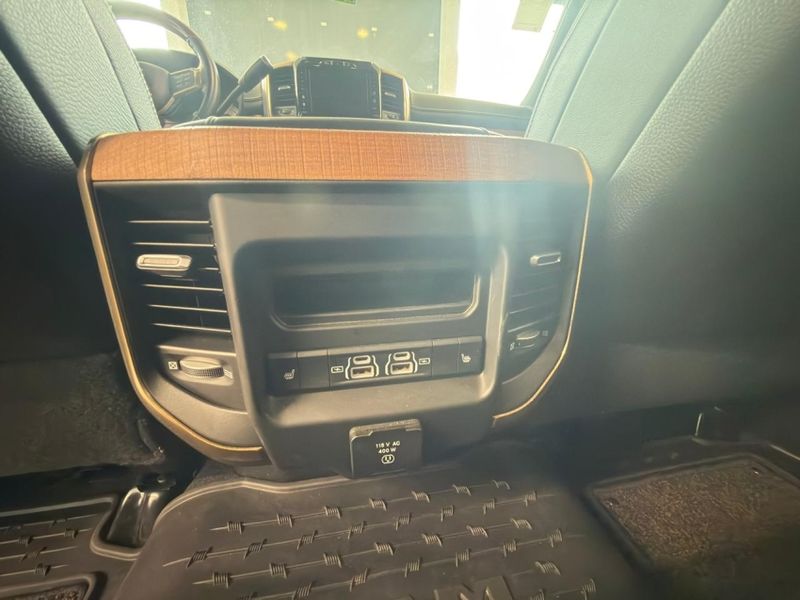 Ram 3500 6.7 I6 TURBO DIESEL LIMITED LONGHORN CD 4X4 AUTOMÁTICO 2022/2022 BETIOLO NOVOS E SEMINOVOS LAJEADO / Carros no Vale Ram 3500 6.7 I6 TURBO DIESEL LIMITED LONGHORN CD 4X4 AUTOMÁTICO 2022/2022 BETIOLO NOVOS E SEMINOVOS LAJEADO / Carros no Vale