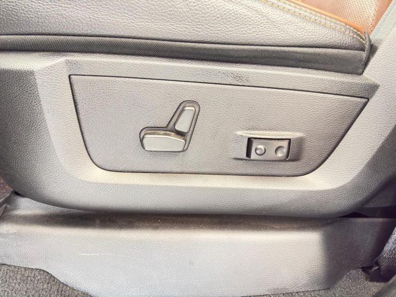 Ram 3500 6.7 I6 TURBO DIESEL LIMITED LONGHORN CD 4X4 AUTOMÁTICO 2022/2022 BETIOLO NOVOS E SEMINOVOS LAJEADO / Carros no Vale Ram 3500 6.7 I6 TURBO DIESEL LIMITED LONGHORN CD 4X4 AUTOMÁTICO 2022/2022 BETIOLO NOVOS E SEMINOVOS LAJEADO / Carros no Vale