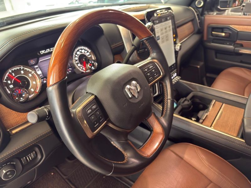 Ram 3500 6.7 I6 TURBO DIESEL LIMITED LONGHORN CD 4X4 AUTOMÁTICO 2022/2022 BETIOLO NOVOS E SEMINOVOS LAJEADO / Carros no Vale Ram 3500 6.7 I6 TURBO DIESEL LIMITED LONGHORN CD 4X4 AUTOMÁTICO 2022/2022 BETIOLO NOVOS E SEMINOVOS LAJEADO / Carros no Vale