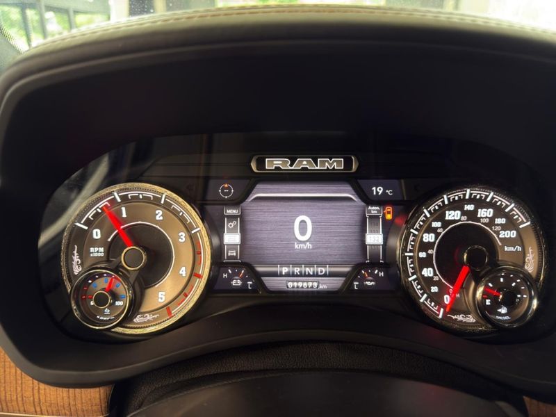 Ram 3500 6.7 I6 TURBO DIESEL LIMITED LONGHORN CD 4X4 AUTOMÁTICO 2022/2022 BETIOLO NOVOS E SEMINOVOS LAJEADO / Carros no Vale Ram 3500 6.7 I6 TURBO DIESEL LIMITED LONGHORN CD 4X4 AUTOMÁTICO 2022/2022 BETIOLO NOVOS E SEMINOVOS LAJEADO / Carros no Vale