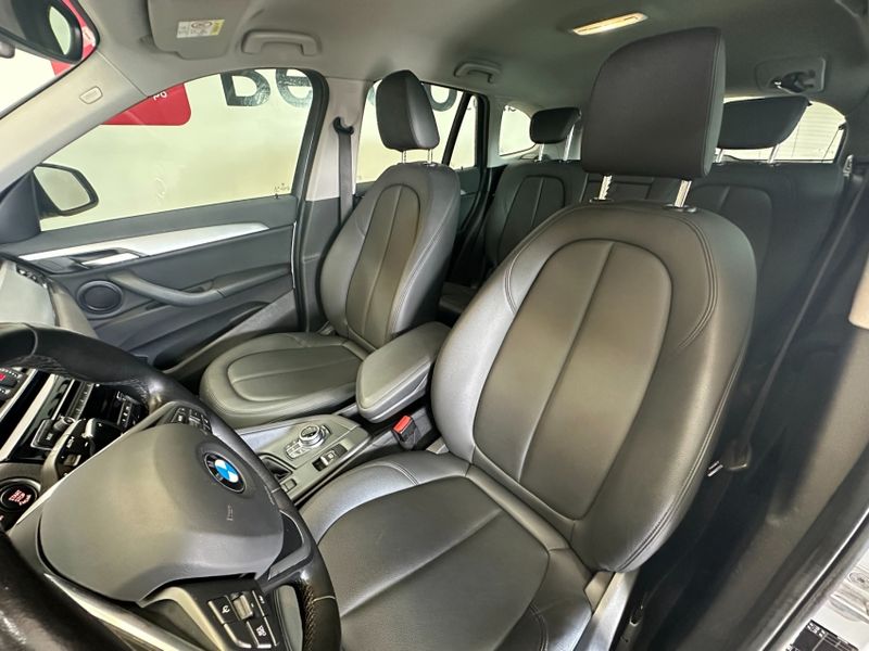 BMW X1 2.0 16V TURBO ACTIVEFLEX SDRIVE20I 4P AUTOMÁTICO 2017/2017 BETIOLO NOVOS E SEMINOVOS LAJEADO / Carros no Vale