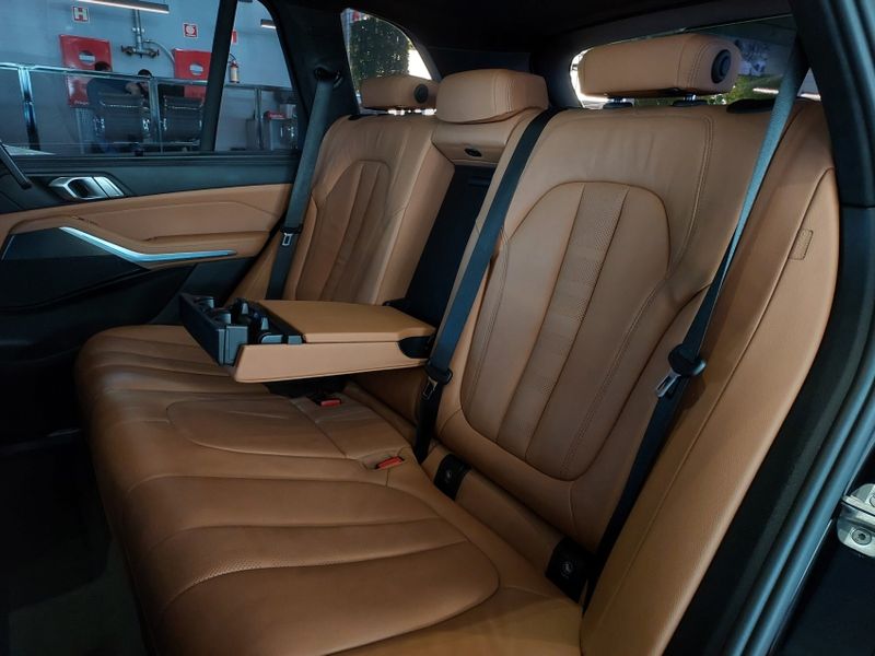 BMW X5 3.0 I6 TURBO HÍBRIDO XDRIVE45E M SPORT AUTOMÁTICO 2022/2023 BETIOLO NOVOS E SEMINOVOS LAJEADO / Carros no Vale