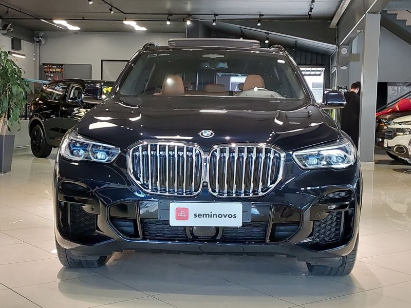 BMW X5 3.0 I6 TURBO HÍBRIDO XDRIVE45E M SPORT AUTOMÁTICO 2022/2023 BETIOLO NOVOS E SEMINOVOS LAJEADO / Carros no Vale
